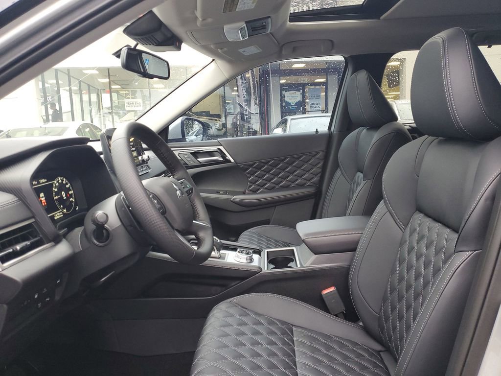 New 2025 Mitsubishi Outlander SEL image 15