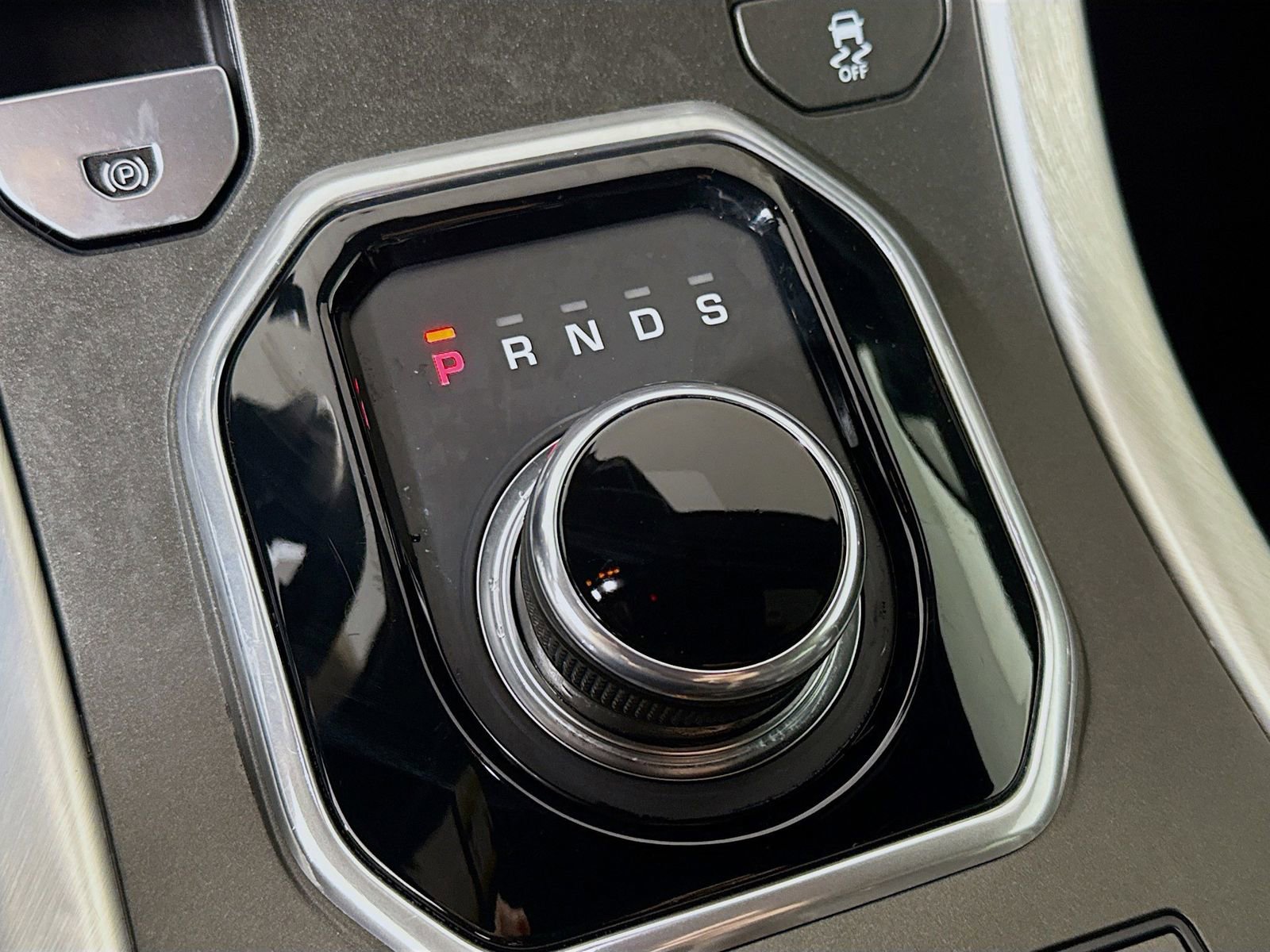 Used 2017 Land Rover Range Rover Evoque SE Premium image 16