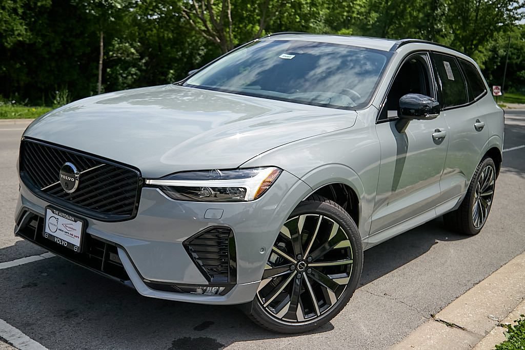 New 2026 Volvo XC60 B5 Ultra w/ Climate Package AWD/4WD image 2