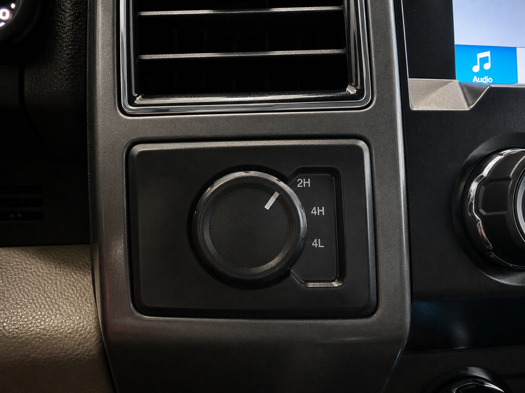 Used 2019 Ford F150 XLT w/ Equipment Group 302A Luxury AWD/4WD image 10