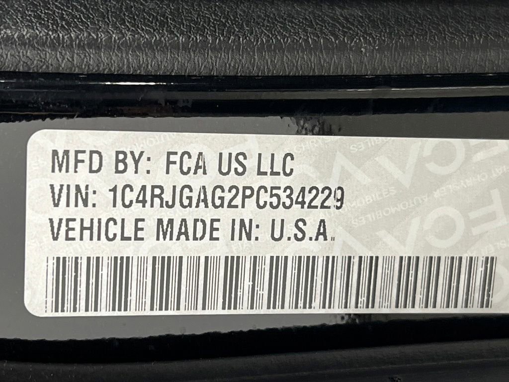 Used 2023 Jeep Grand Cherokee Laredo image 39