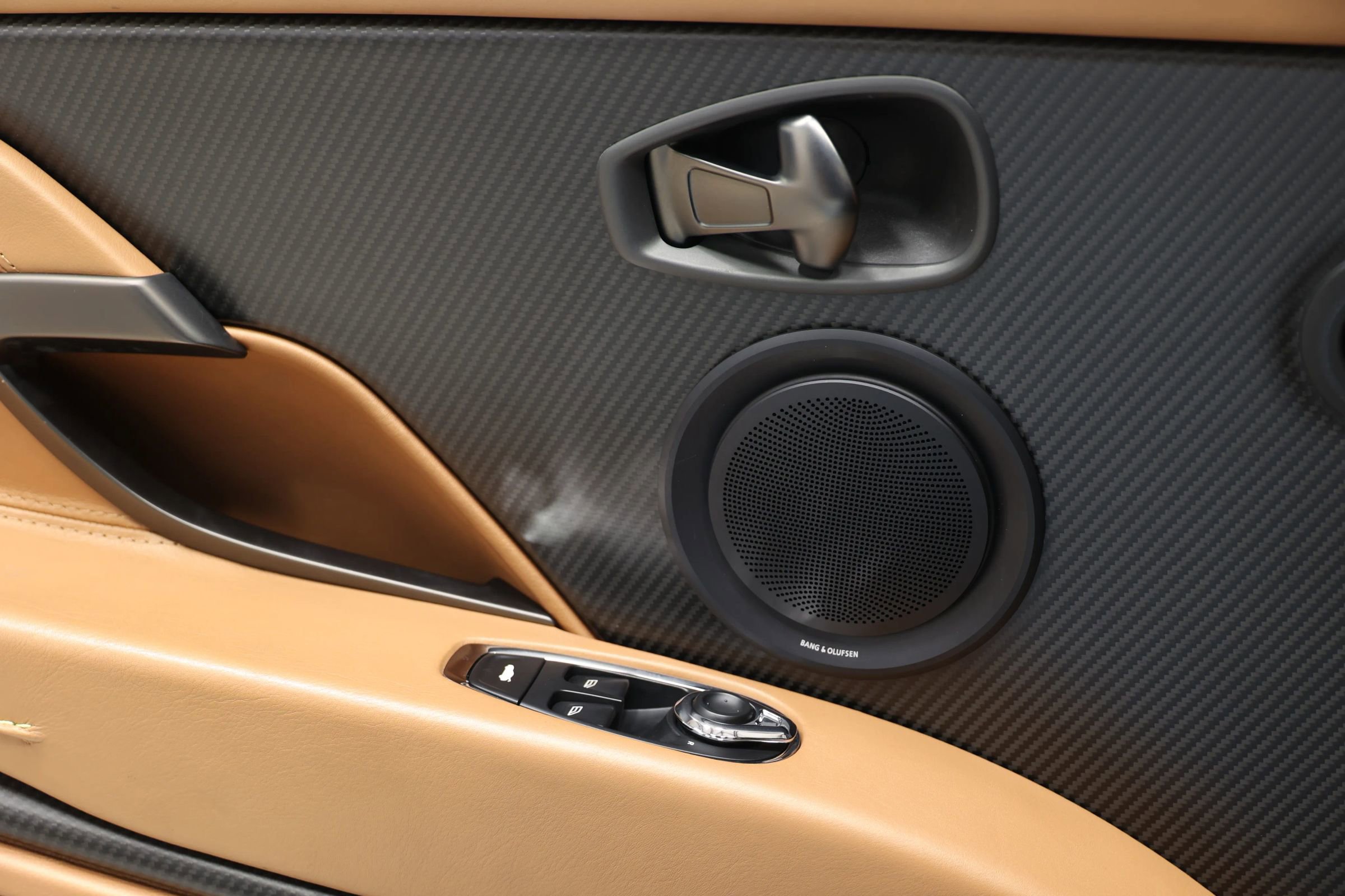 Used 2020 Aston Martin DB11 AMR image 12