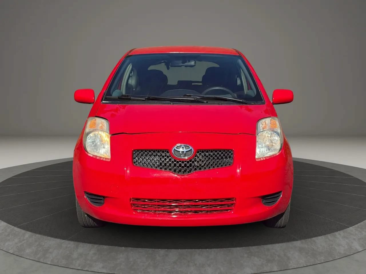 Used 2007 Toyota Yaris 2-Door Hatchback w/ Convenience Pkg FWD image 2