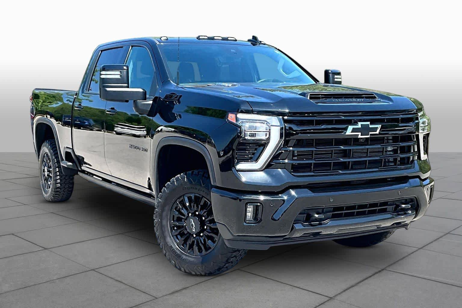 Used 2024 Chevrolet Silverado 2500 LTZ w/ LTZ Plus Package AWD/4WD image 2
