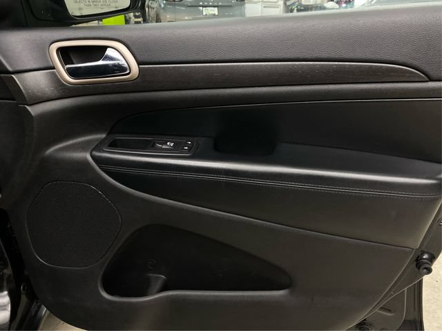 Used 2016 Jeep Grand Cherokee Laredo AWD/4WD image 26