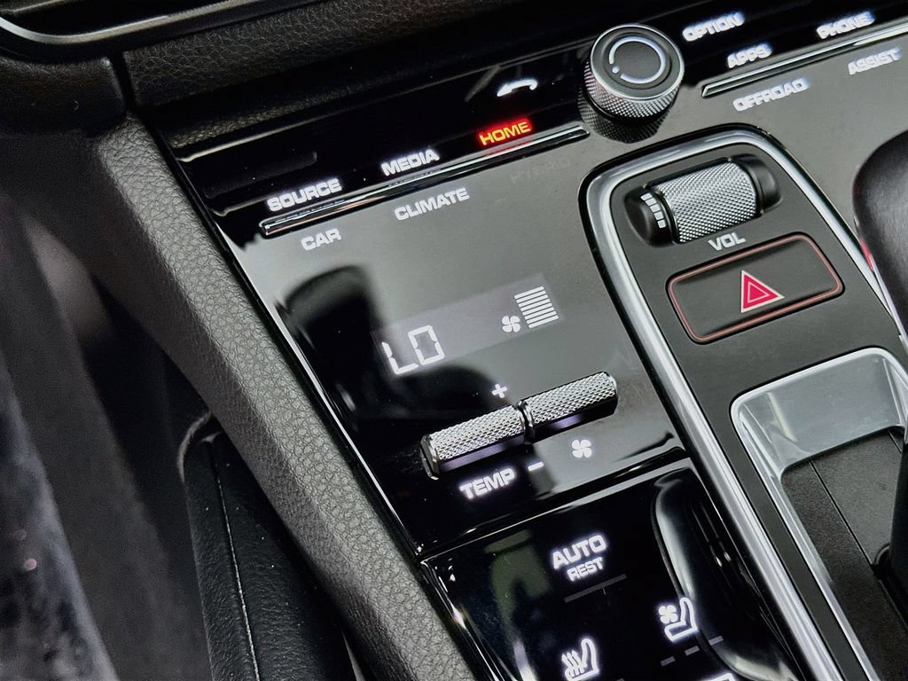 Certified 2023 Porsche Cayenne AWD/4WD image 18