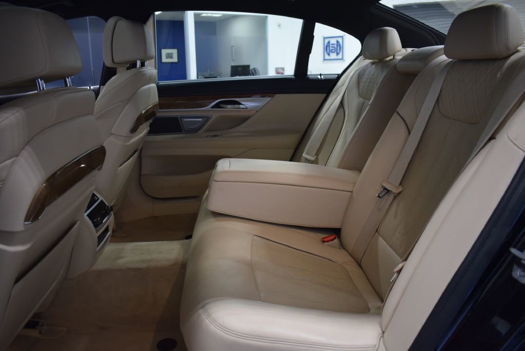 Used 2017 BMW 750i xDrive image 14