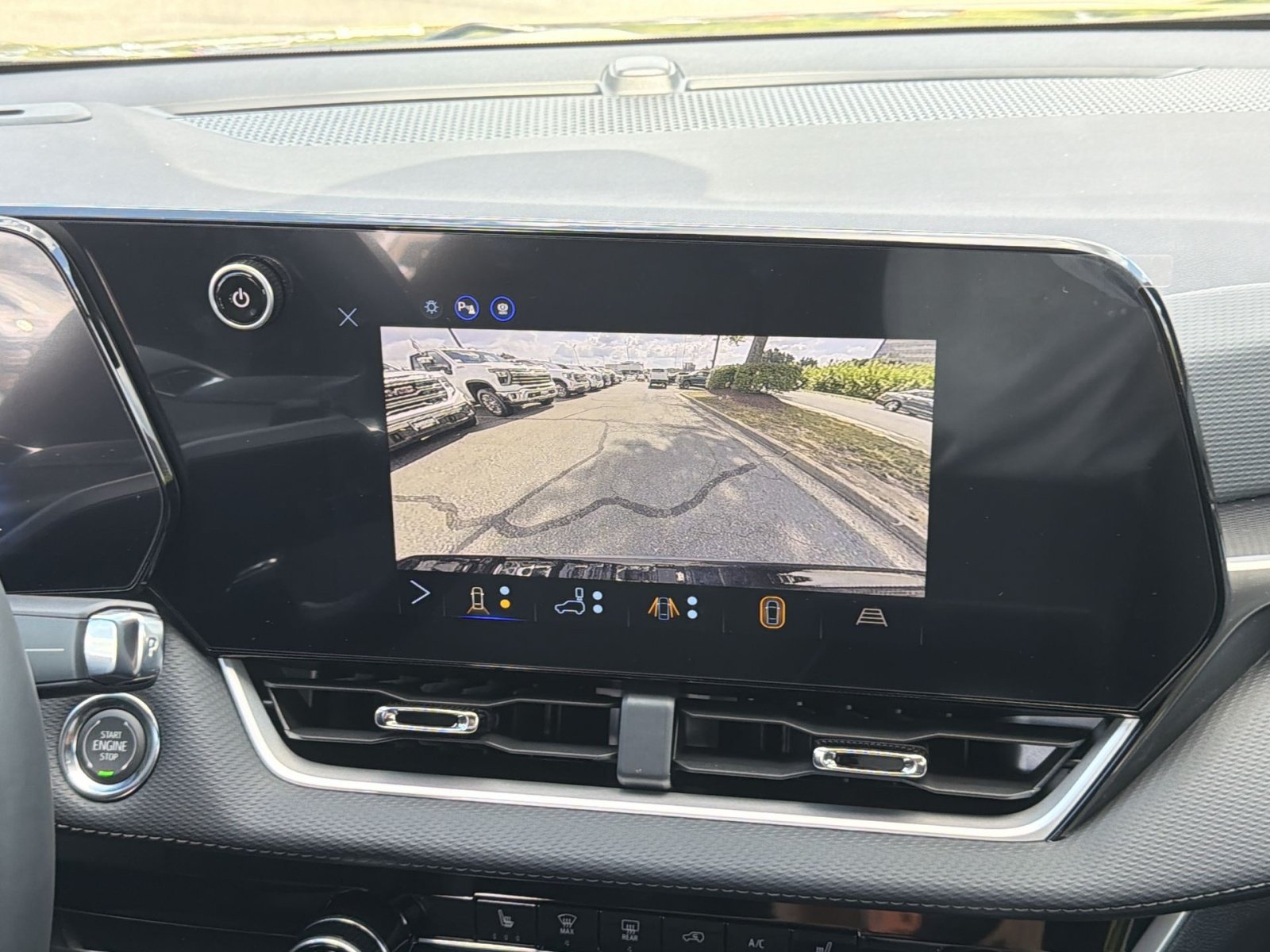 New 2027 Chevrolet Equinox LT w/ Safety and Technology Package AWD/4WD image 19