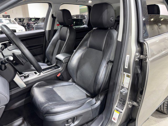 Used 2017 Land Rover Discovery Sport SE image 9