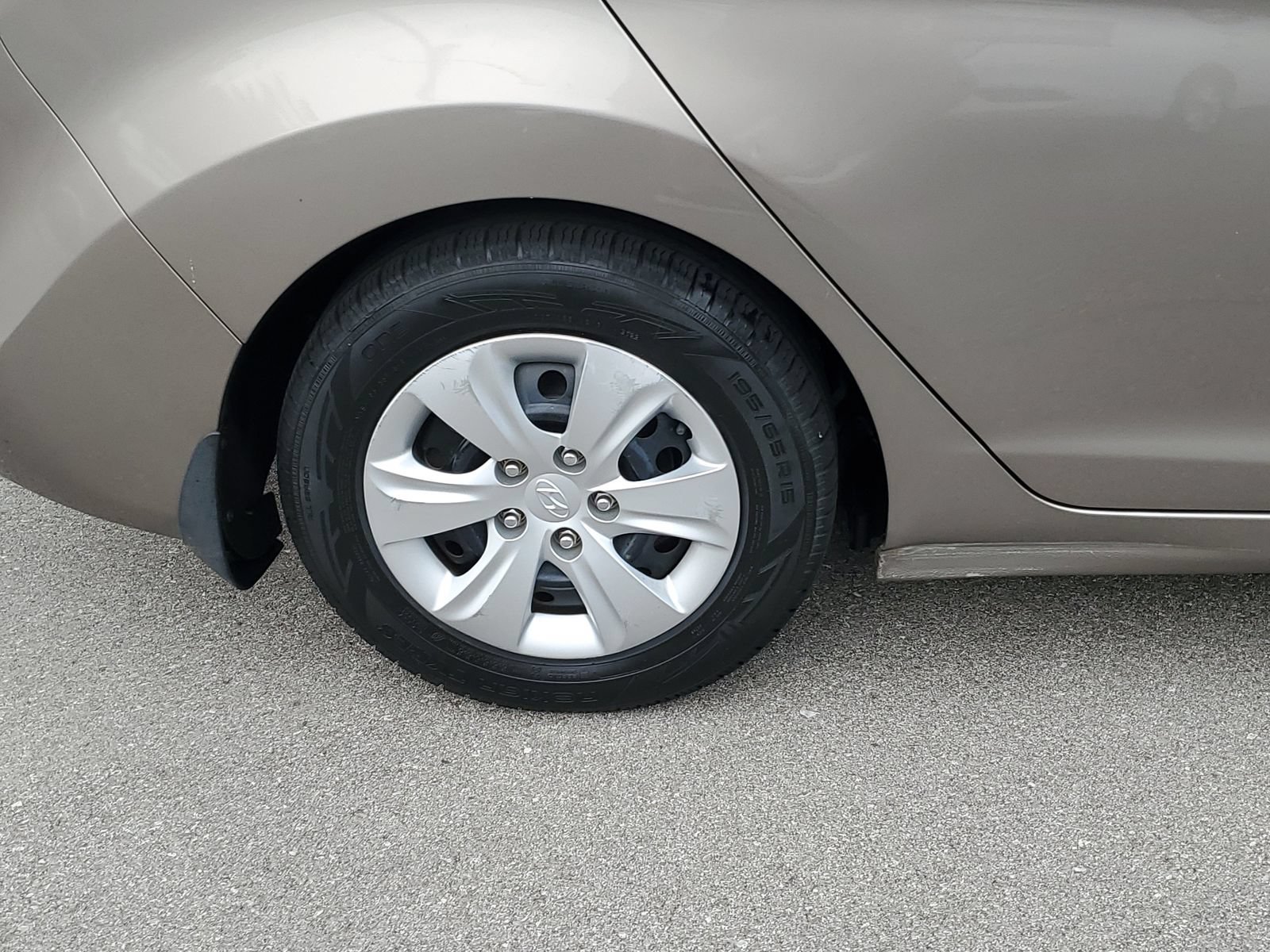 Used 2016 Hyundai Elantra SE FWD image 5