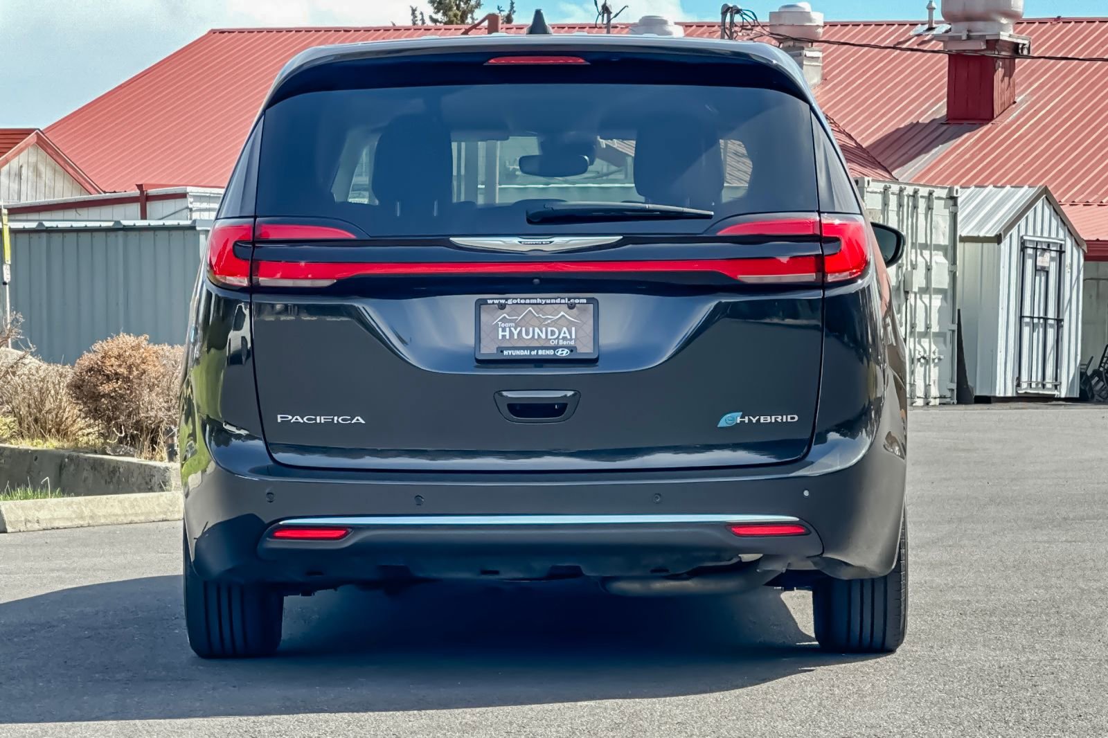 Used 2023 Chrysler Pacifica Touring-L image 5