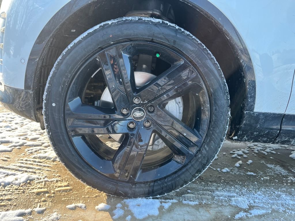 New 2026 Land Rover Discovery Dynamic SE image 23