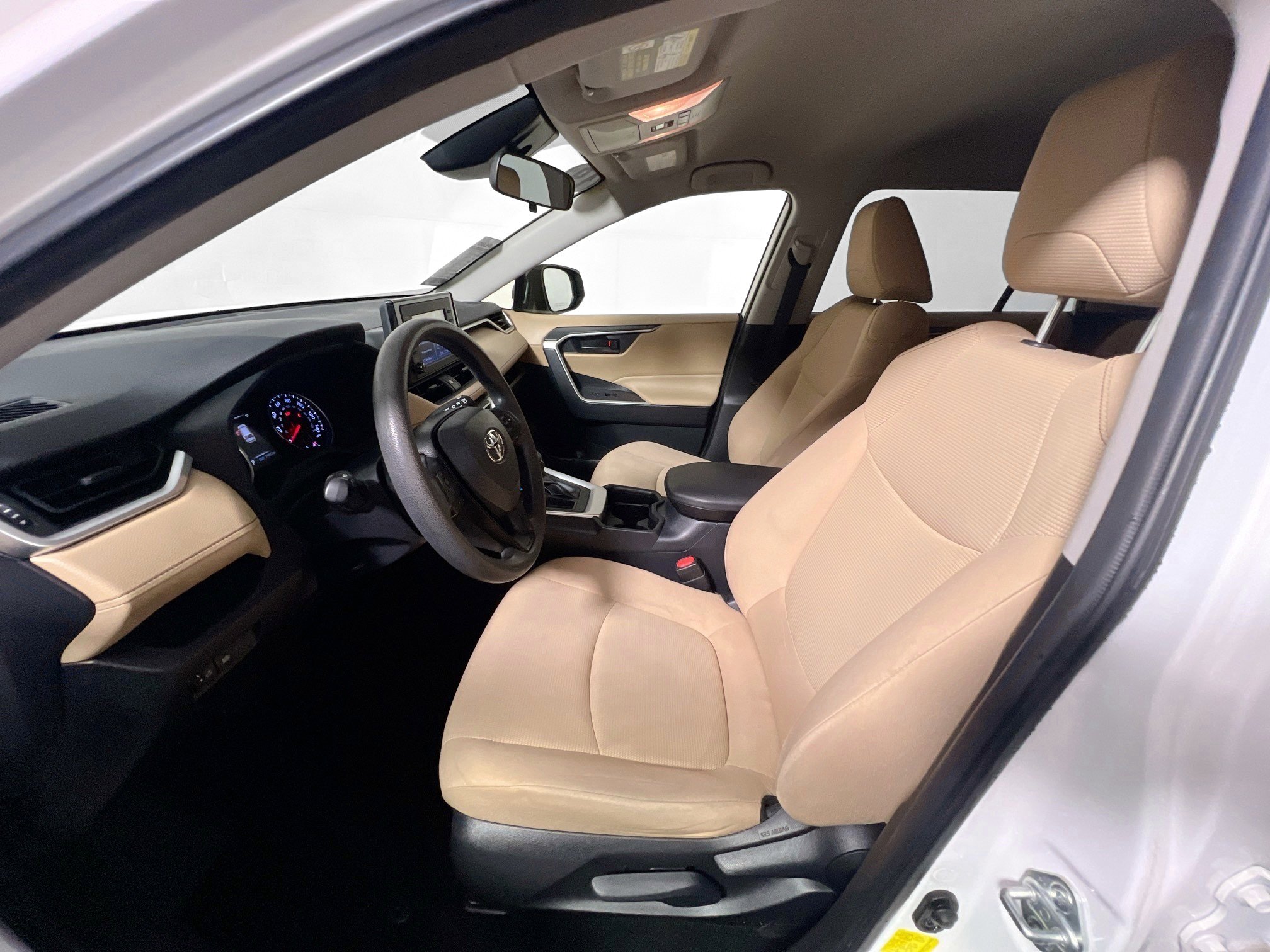 Used 2019 Toyota RAV4 LE image 14