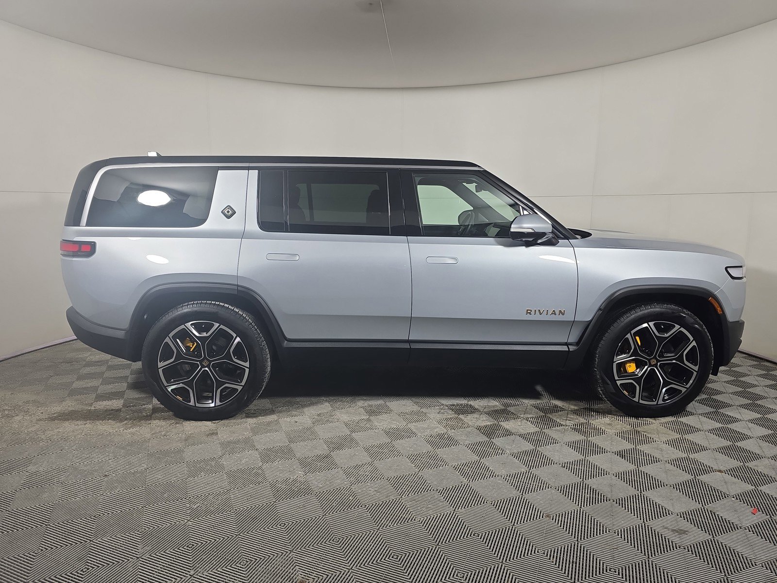 Used 2023 Rivian R1S Adventure AWD/4WD image 6