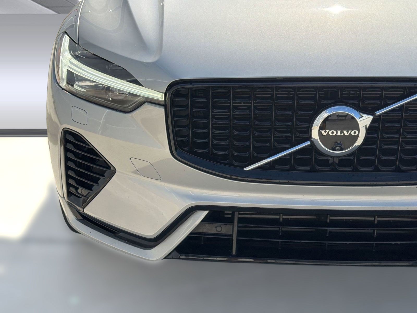 Certified 2024 Volvo XC60 T8 Plus w/ Protection Package Premier AWD/4WD image 28