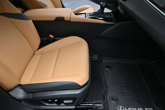 Used 2025 Lexus ES 350 w/ Premium Package FWD image 31