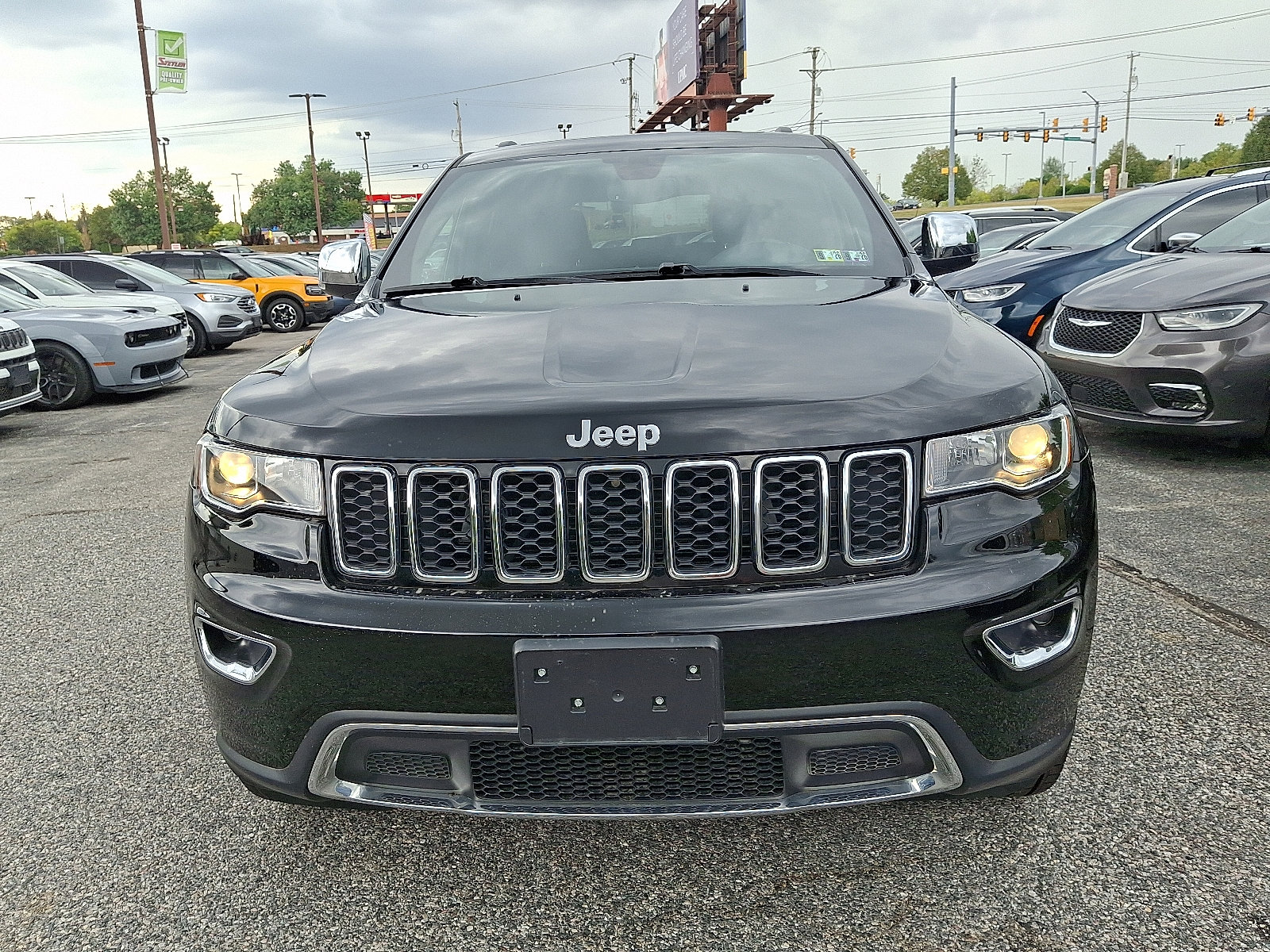 Used 2022 Jeep Grand Cherokee Limited image 3