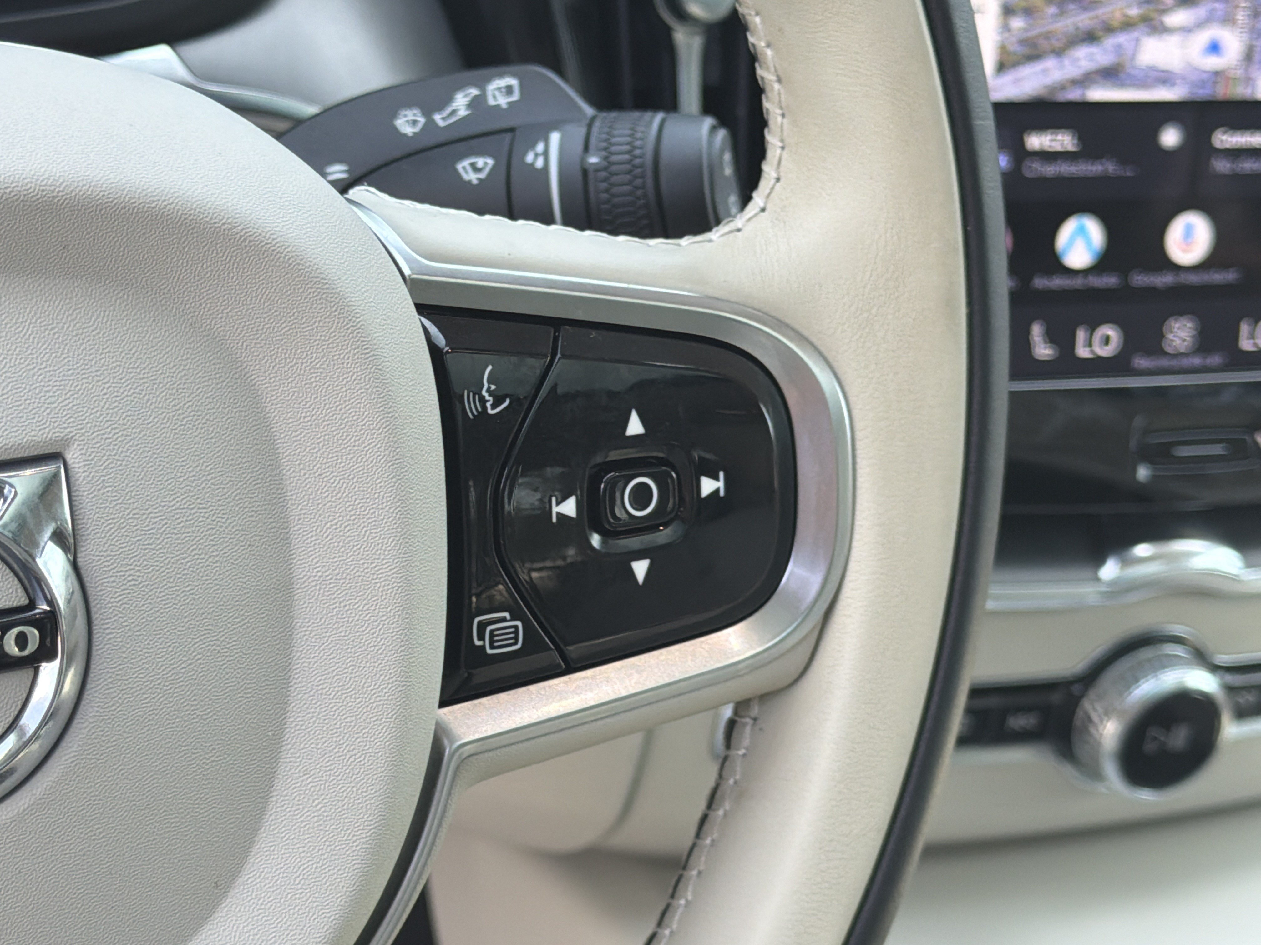 Certified 2024 Volvo XC60 B5 Core AWD/4WD image 20