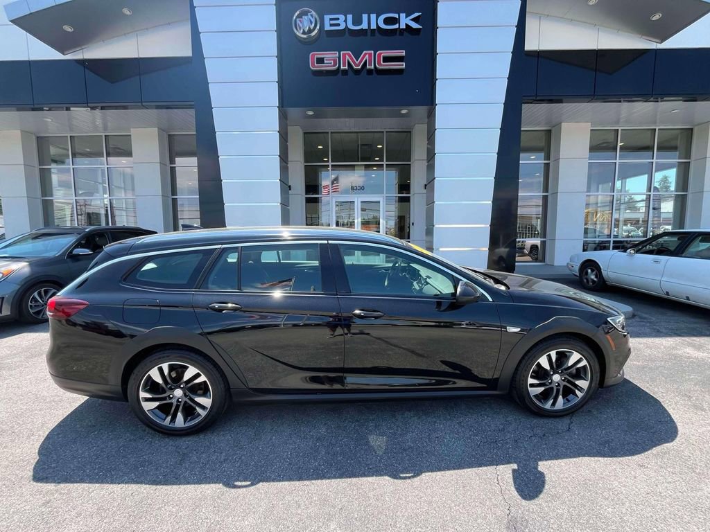 Used 2018 Buick Regal Preferred w/ Sights and Sounds Package AWD/4WD image 2