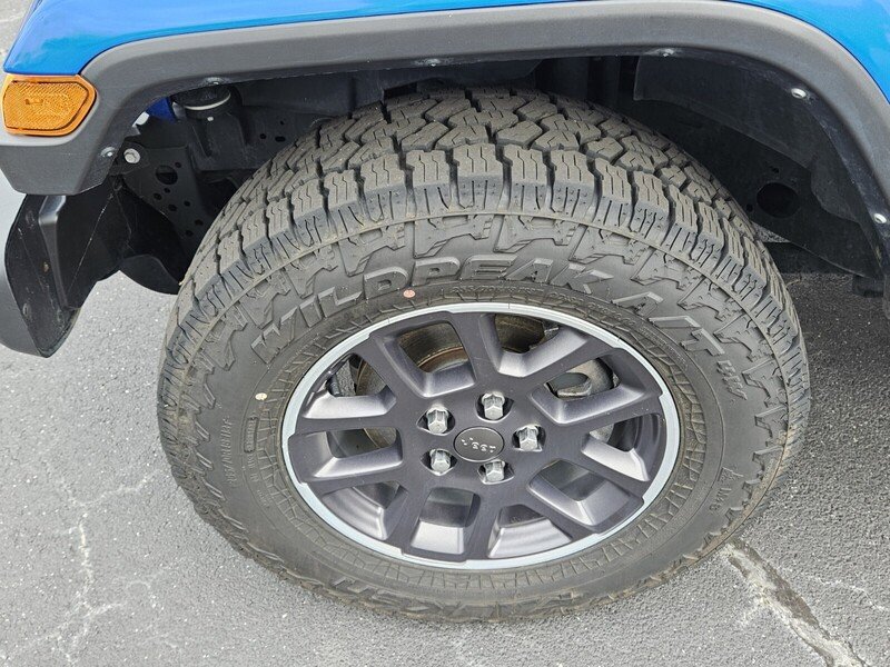 Used 2023 Jeep Gladiator Overland AWD/4WD image 16