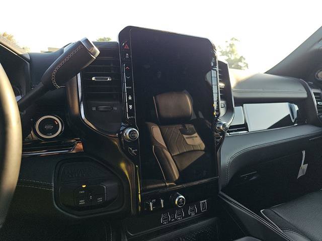 Used 2025 RAM 3500 Limited image 13