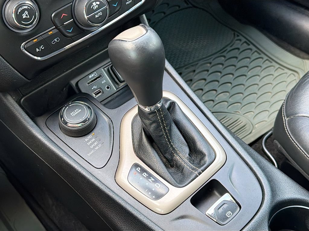 Used 2015 Jeep Cherokee Limited w/ Safetytec Group AWD/4WD image 18