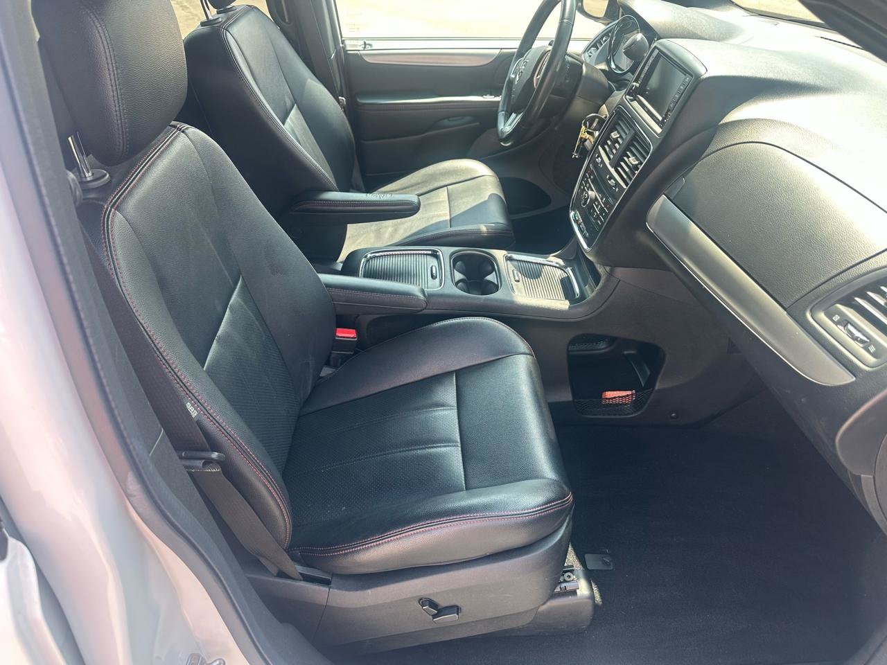 Used 2018 Dodge Grand Caravan GT FWD image 17