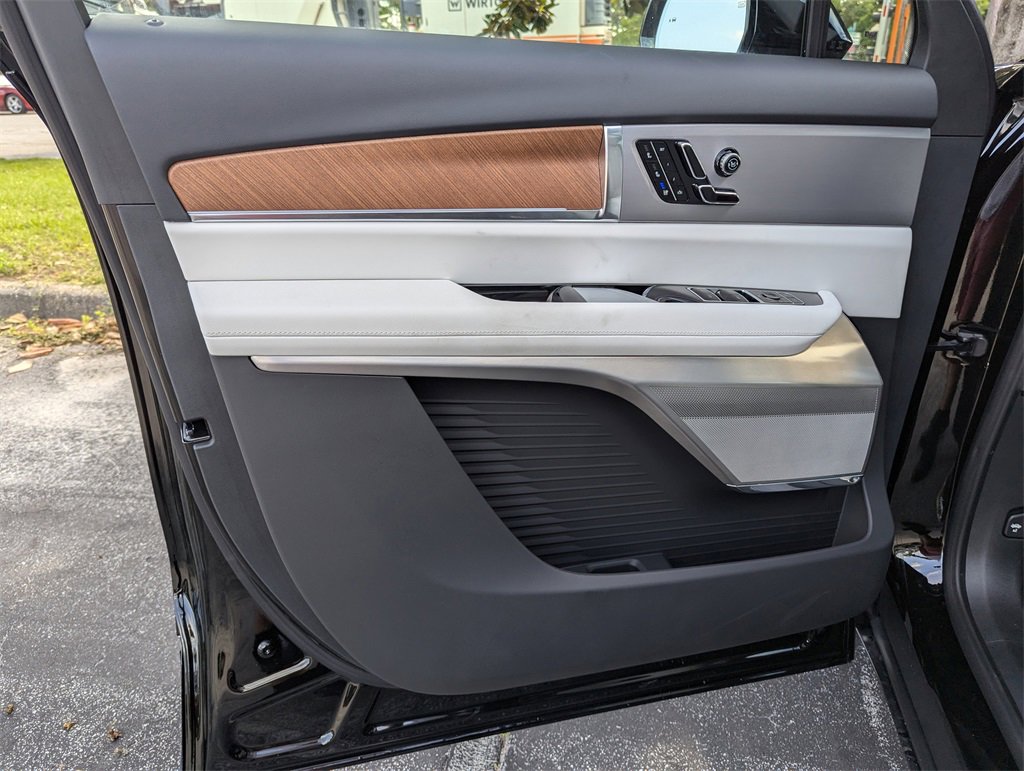 New 2026 Cadillac Vistiq Sport image 17