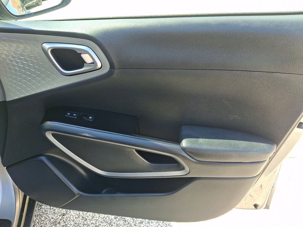 Used 2024 Kia Soul LX w/ Option Group 015 FWD image 16