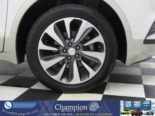 Used 2021 Buick Encore Preferred w/ Safety Package II AWD/4WD image 3