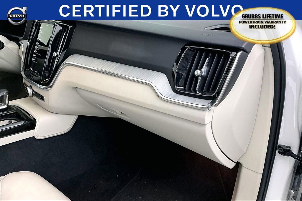 Used 2025 Volvo S60 T8 Plus image 21