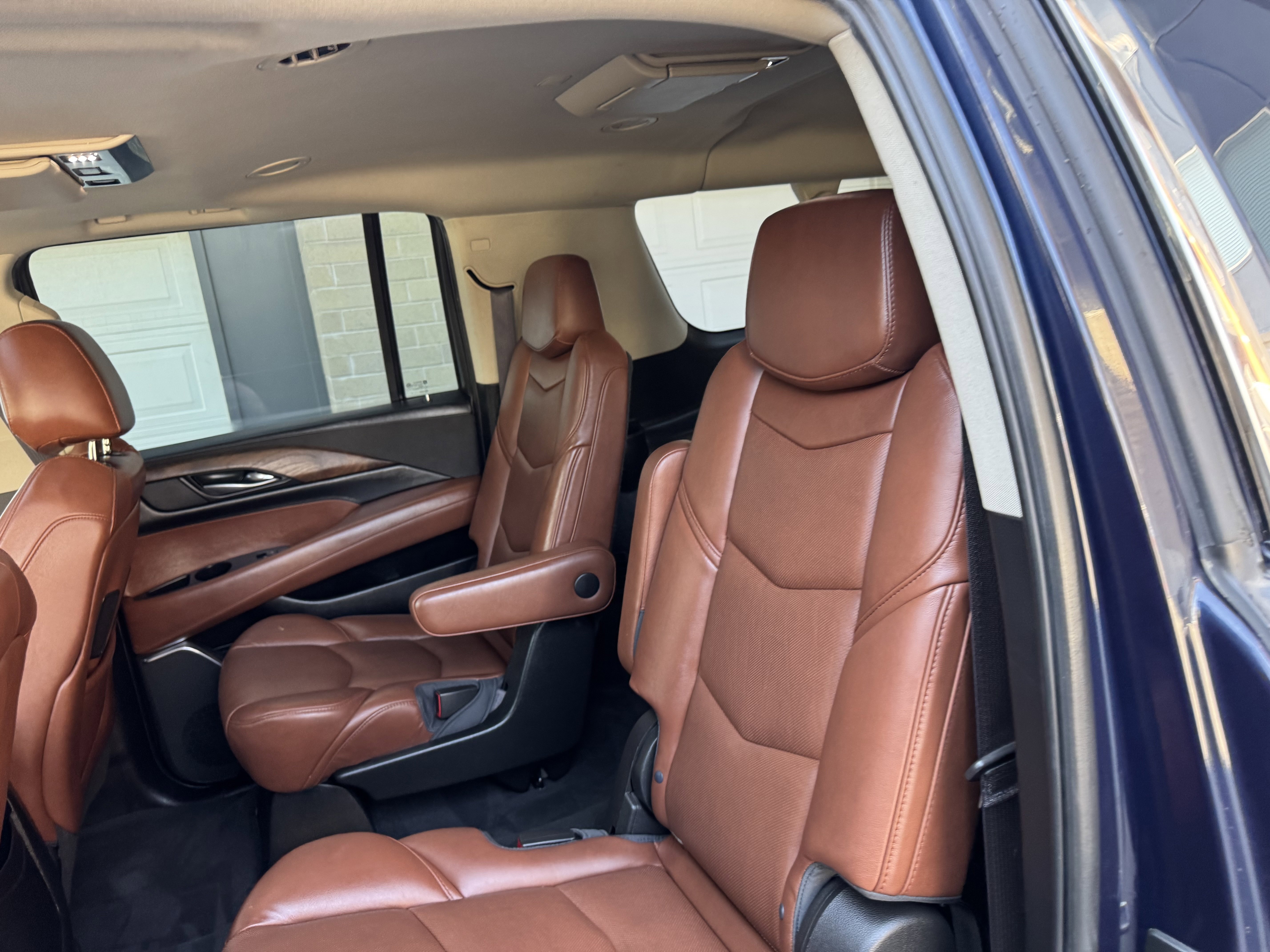 Used 2017 Cadillac Escalade ESV Luxury image 30
