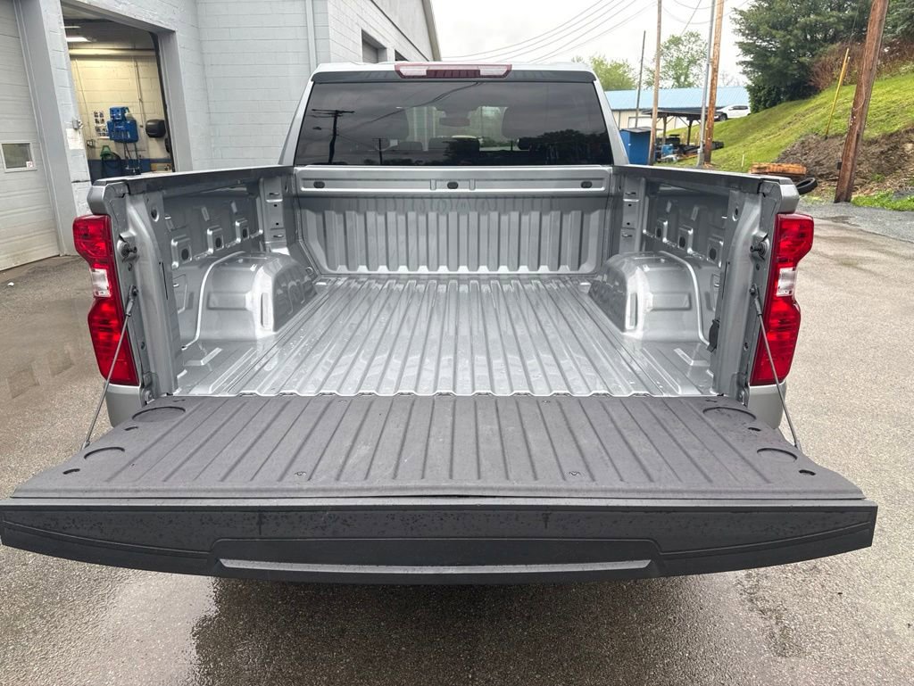 Used 2023 Chevrolet Silverado 1500 LT AWD/4WD image 15