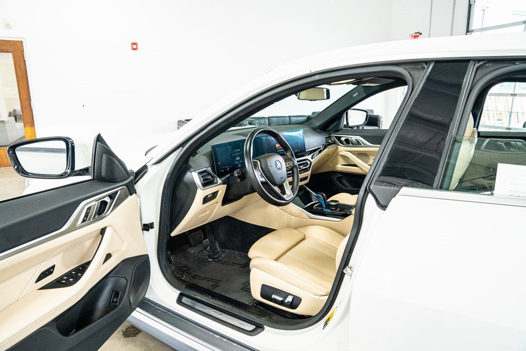 Used 2022 BMW i4 eDrive40 image 33