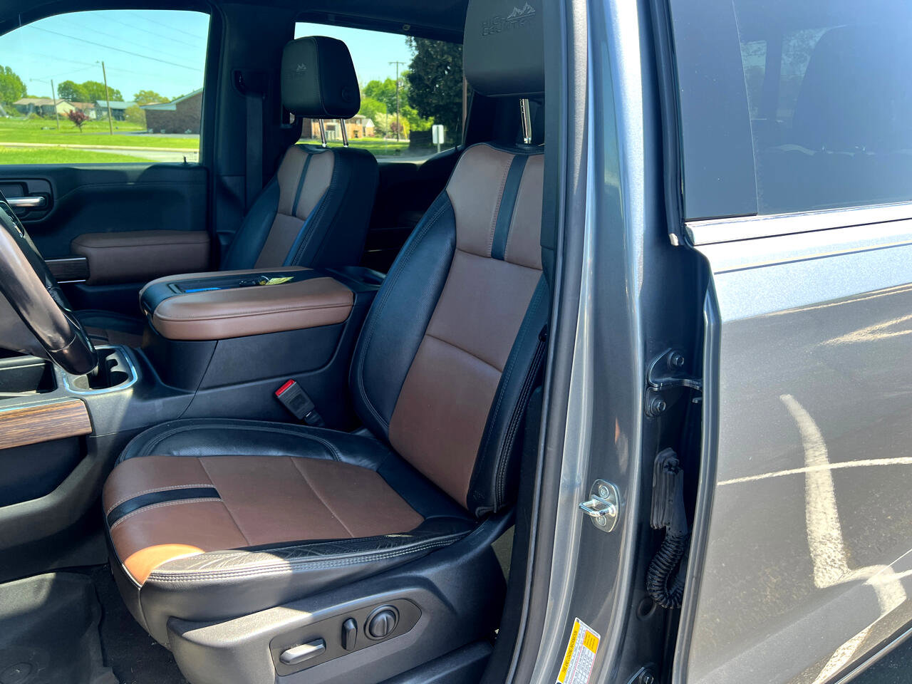 Used 2020 Chevrolet Silverado 1500 High Country w/ Technology Package image 12
