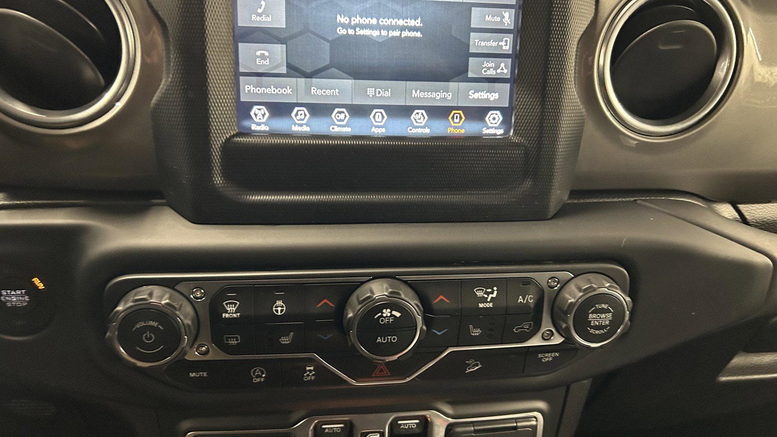 Used 2018 Jeep Wrangler Unlimited Sahara AWD/4WD image 28
