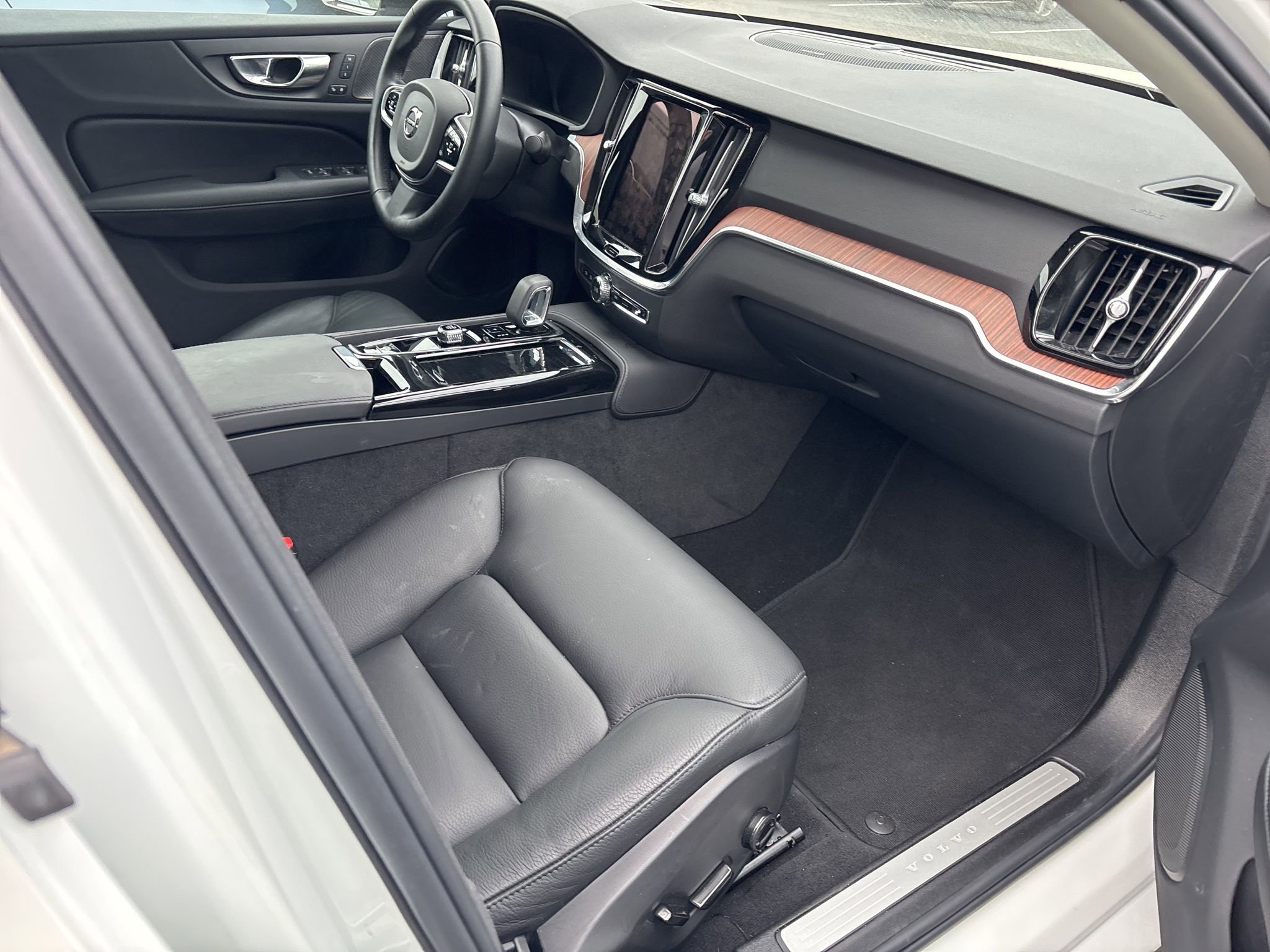 Used 2025 Volvo S60 T8 Plus w/ Climate Package image 5