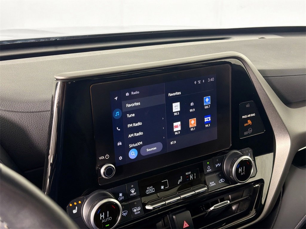 Used 2023 Toyota Highlander L image 13