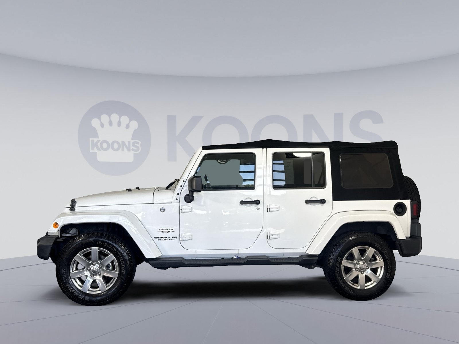 Used 2016 Jeep Wrangler Unlimited Sahara w/ Dual Top Group AWD/4WD image 2