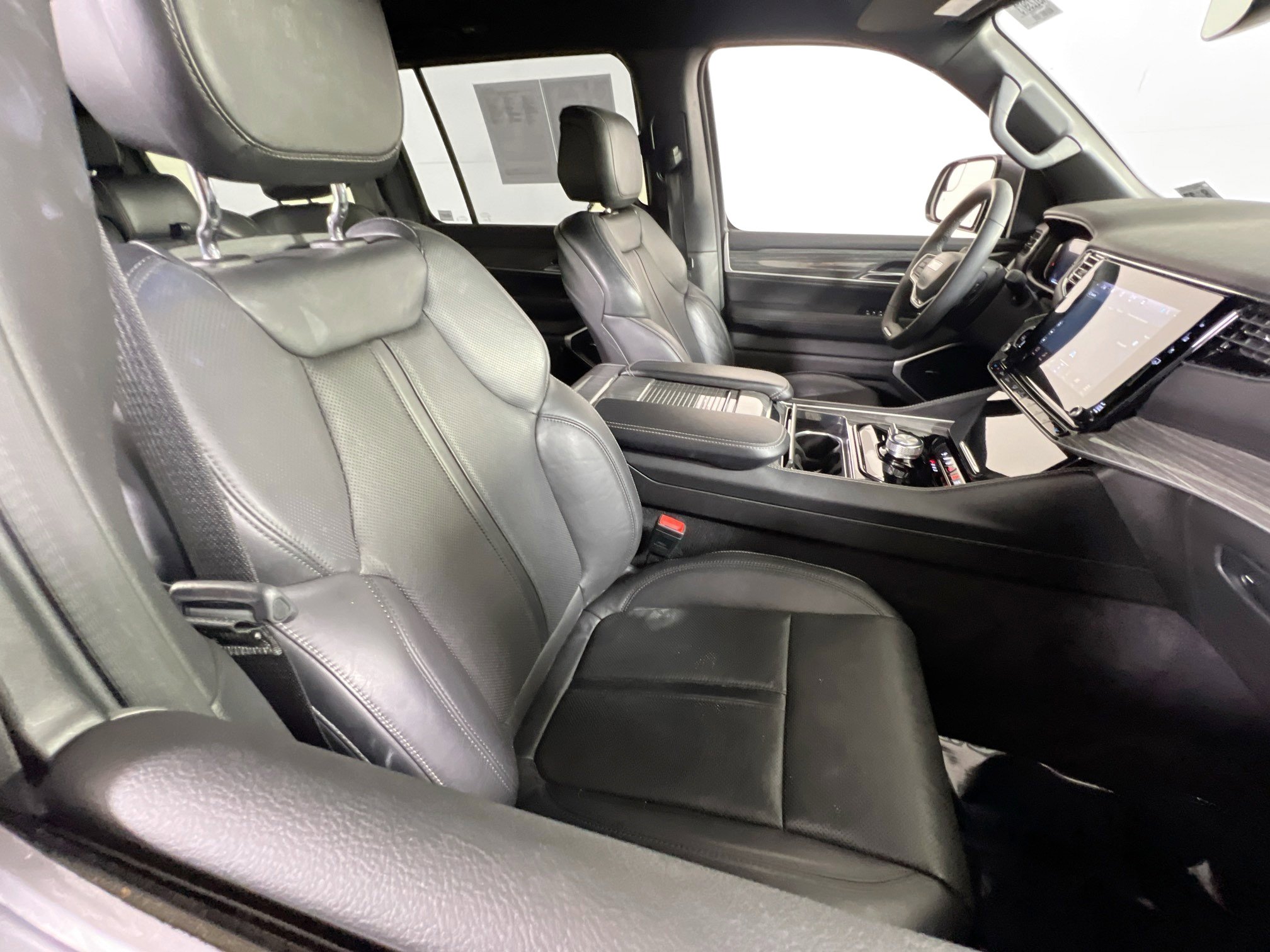 Used 2022 Jeep Wagoneer Series II image 28