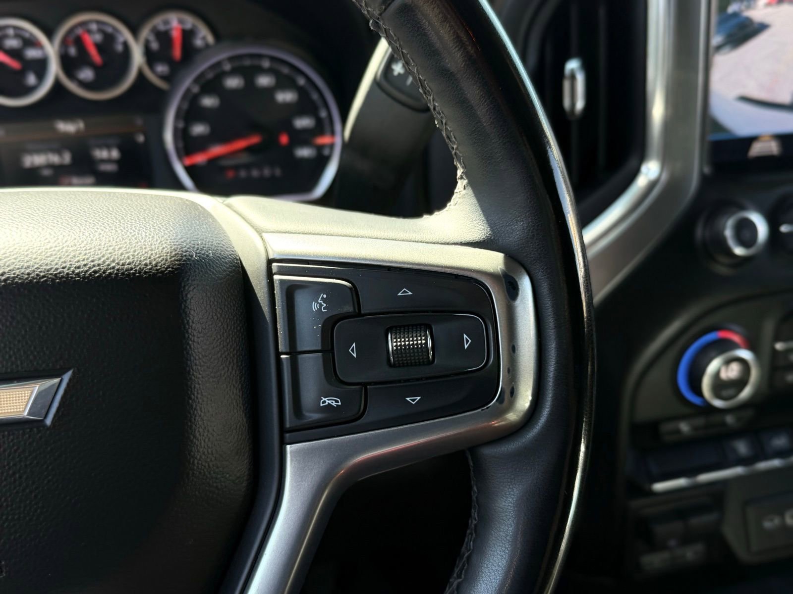 Used 2023 Chevrolet Silverado 2500 LT w/ Convenience Package image 35