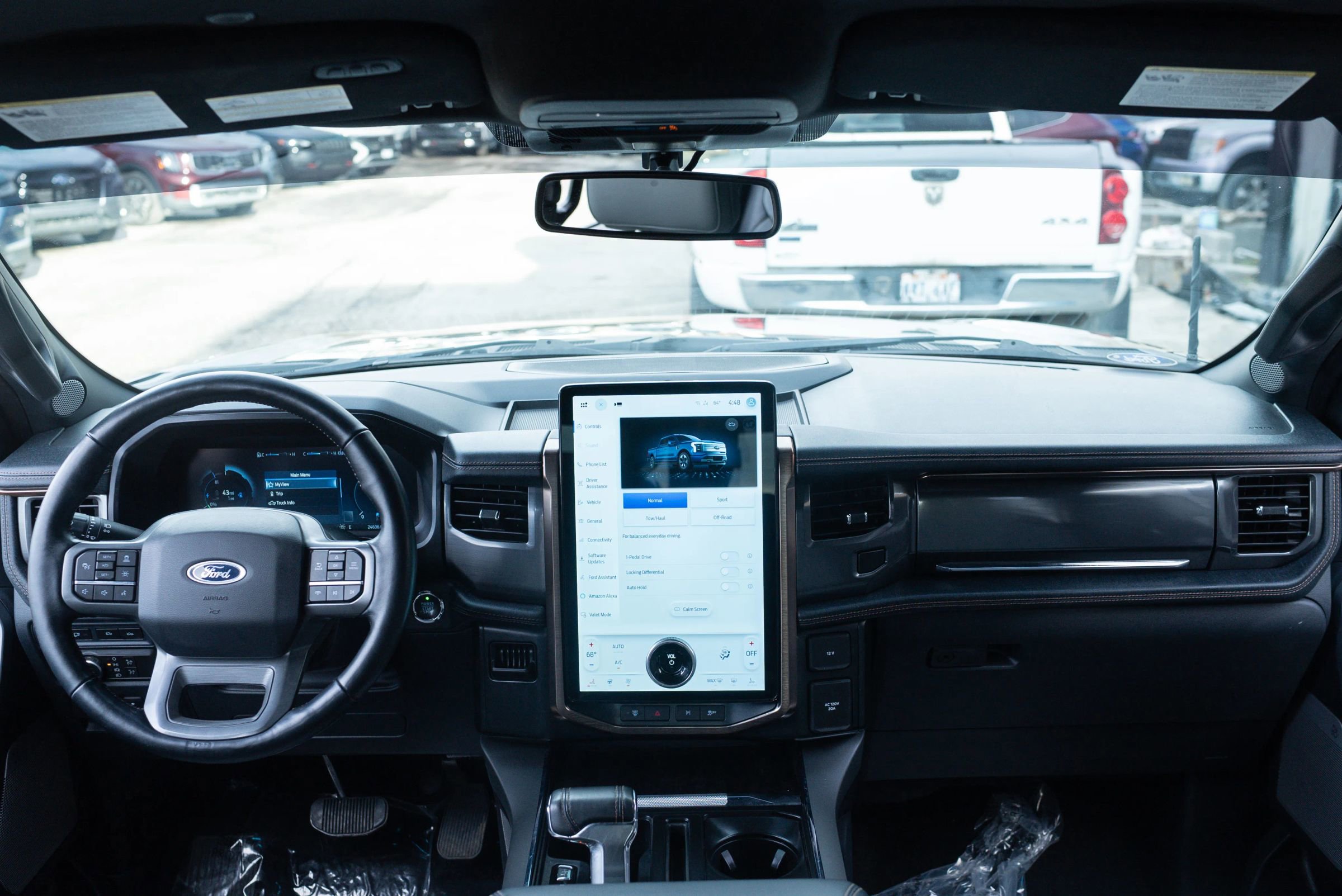 Used 2022 Ford F150 Lightning Lariat image 19