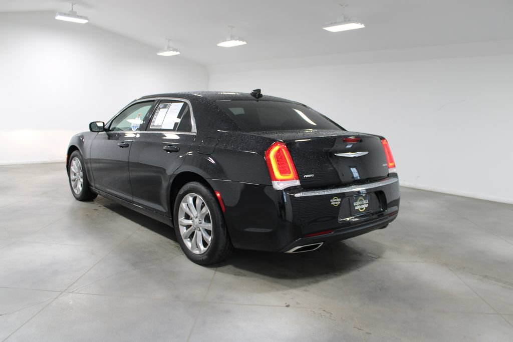 Used 2023 Chrysler 300 Touring AWD/4WD image 7