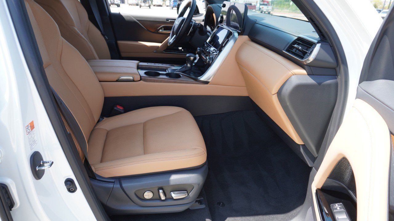 Certified 2024 Lexus LX 600 4WD w/ Luxury Package image 14