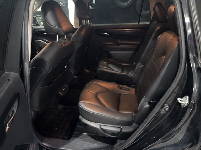 Used 2021 Toyota Highlander XLE AWD/4WD image 22