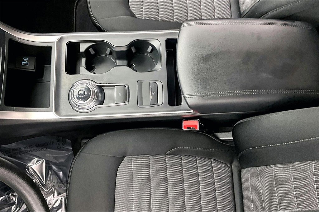 Used 2022 Ford Edge SE w/ Black Appearance Package image 15