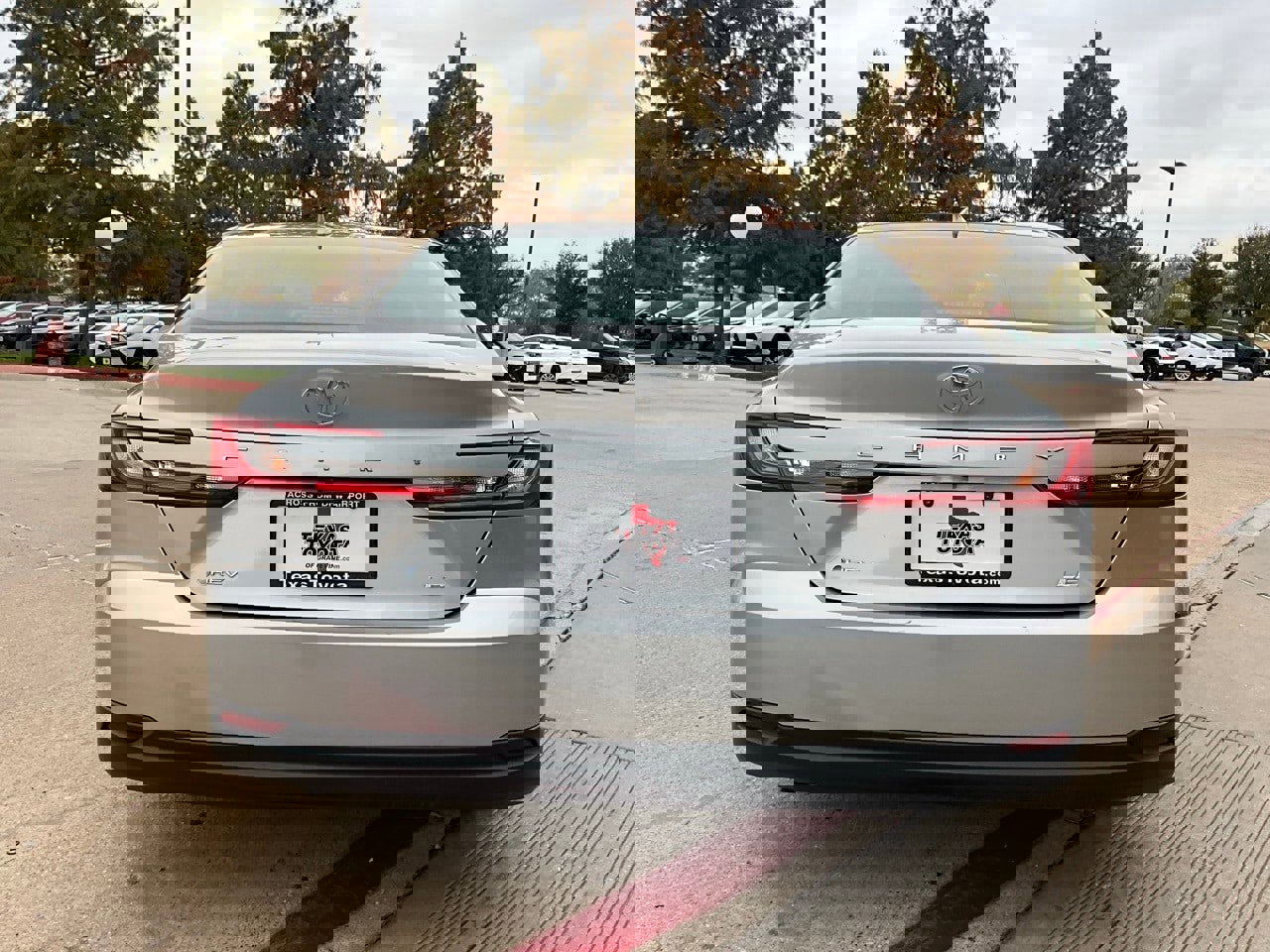 Used 2025 Toyota Camry LE image 7