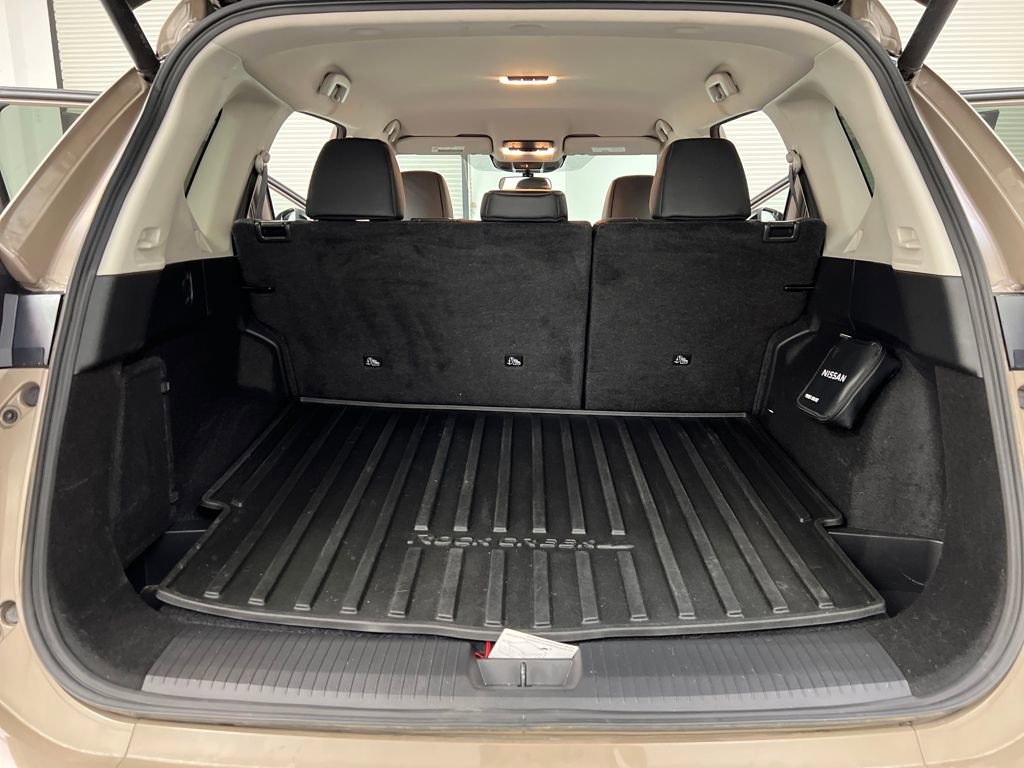 Used 2025 Nissan Rogue SV image 28