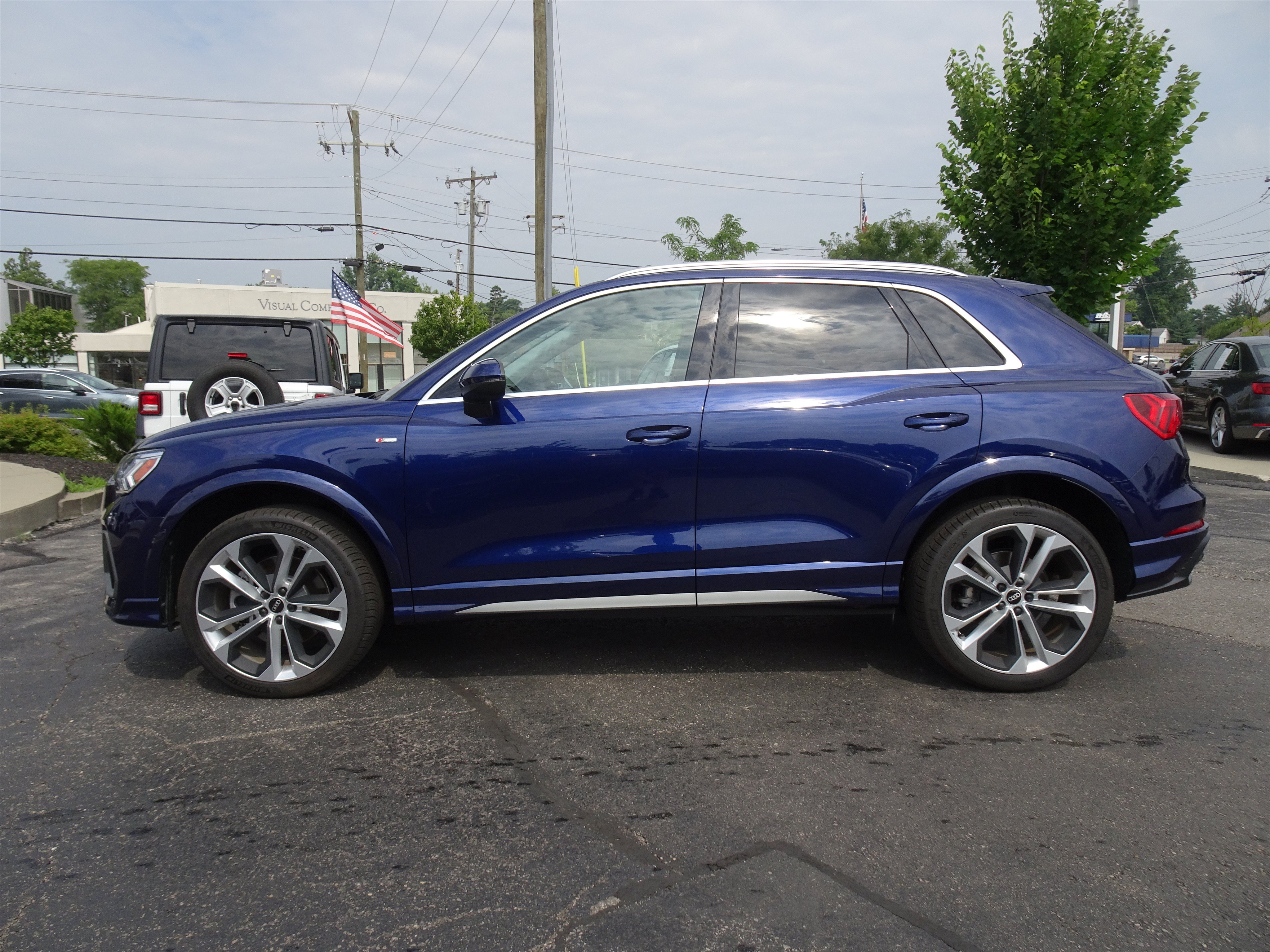 Certified 2021 Audi Q3 2.0T Premium Plus w/ Premium Plus Package AWD/4WD image 2