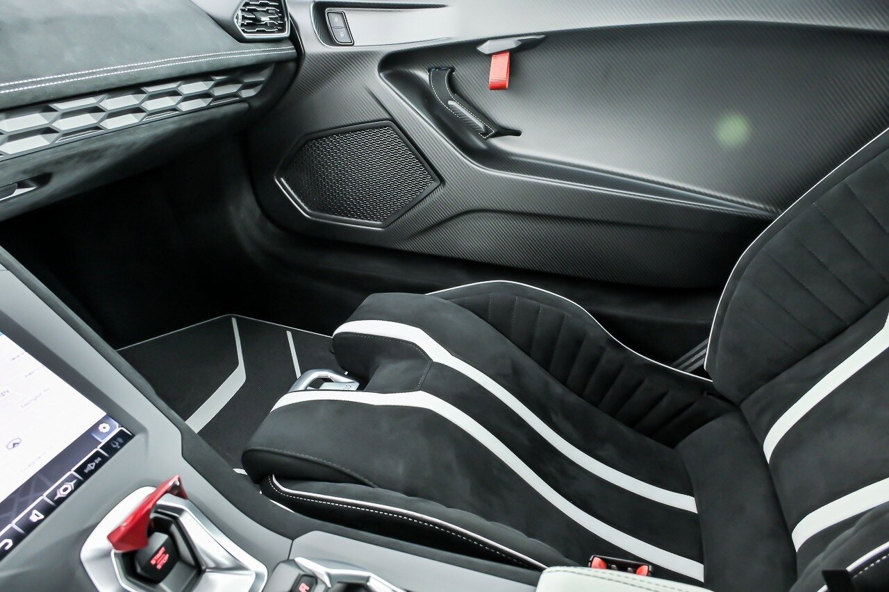 Used 2022 Lamborghini Huracan STO RWD image 37